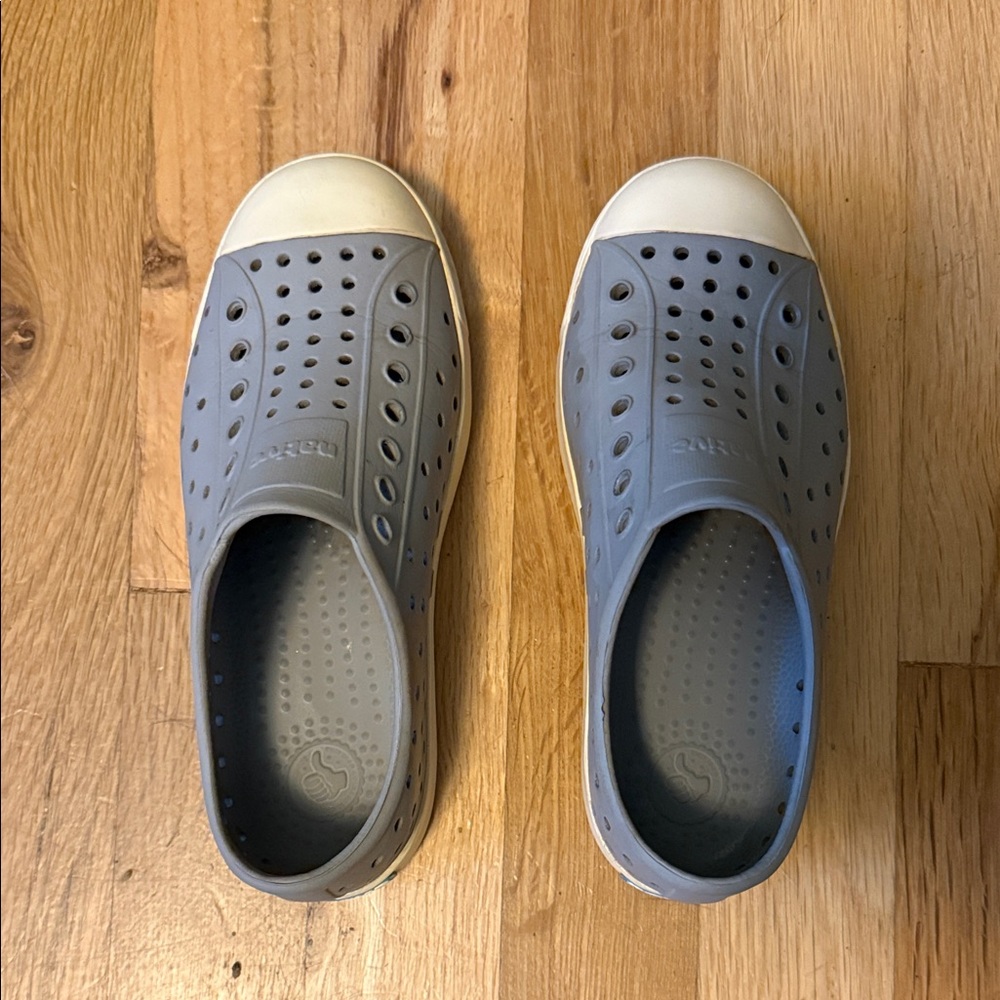 Native Jefferson Gray and White Slip Ons, C13